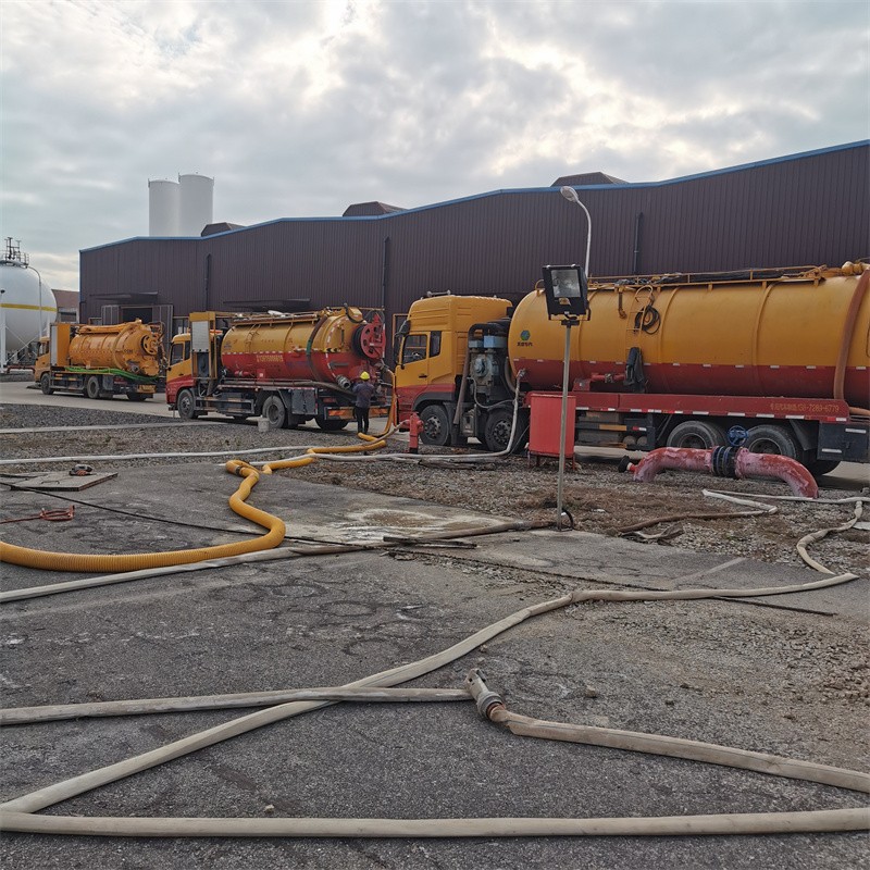 可克达拉污水池清理