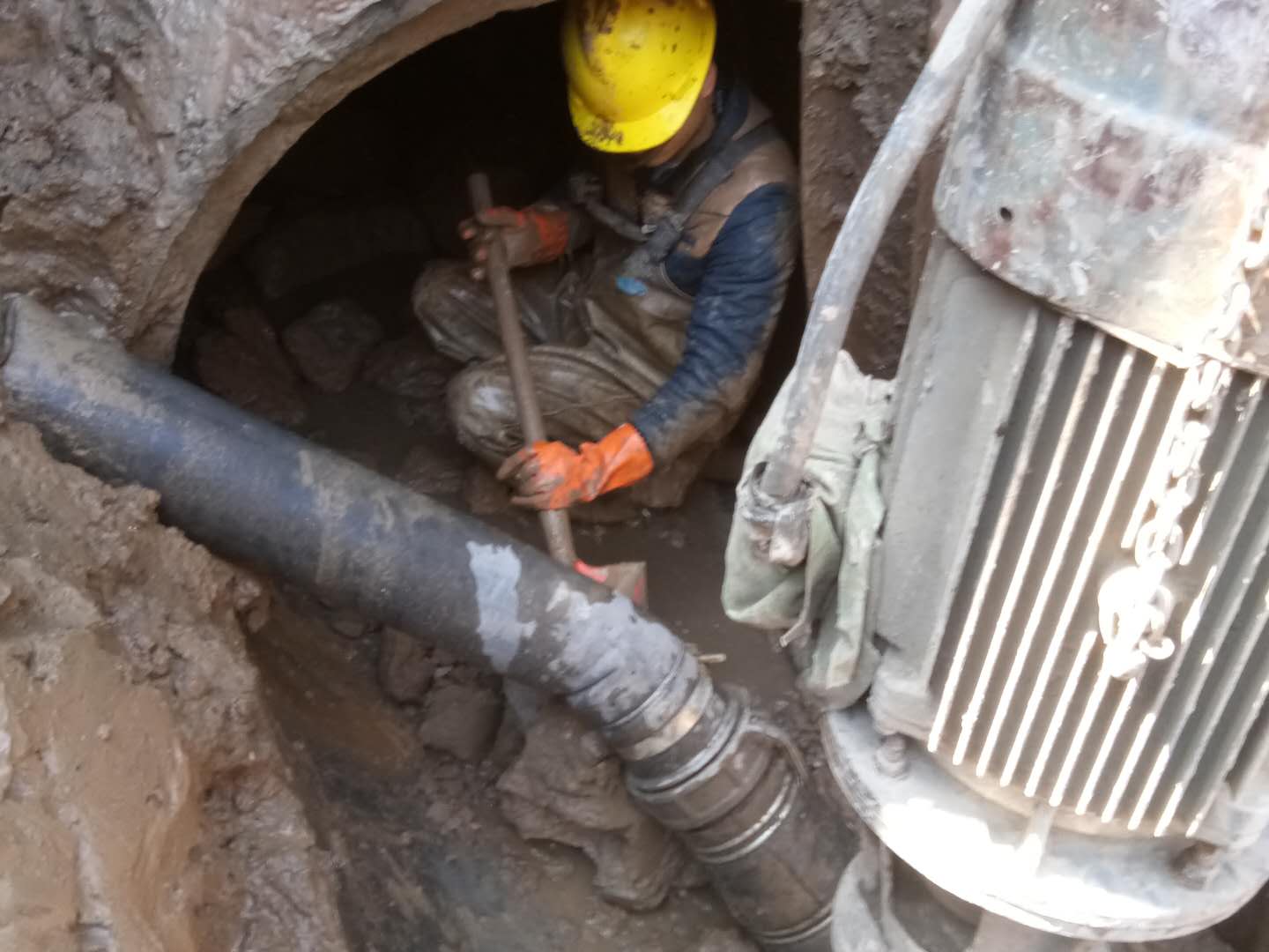 可克达拉管道清淤