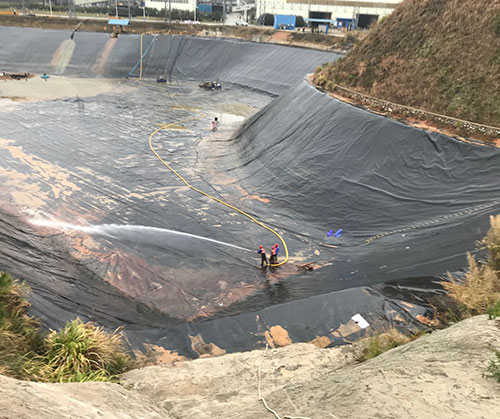 可克达拉废水池清理