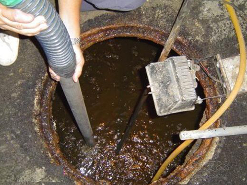 可克达拉隔油池清理